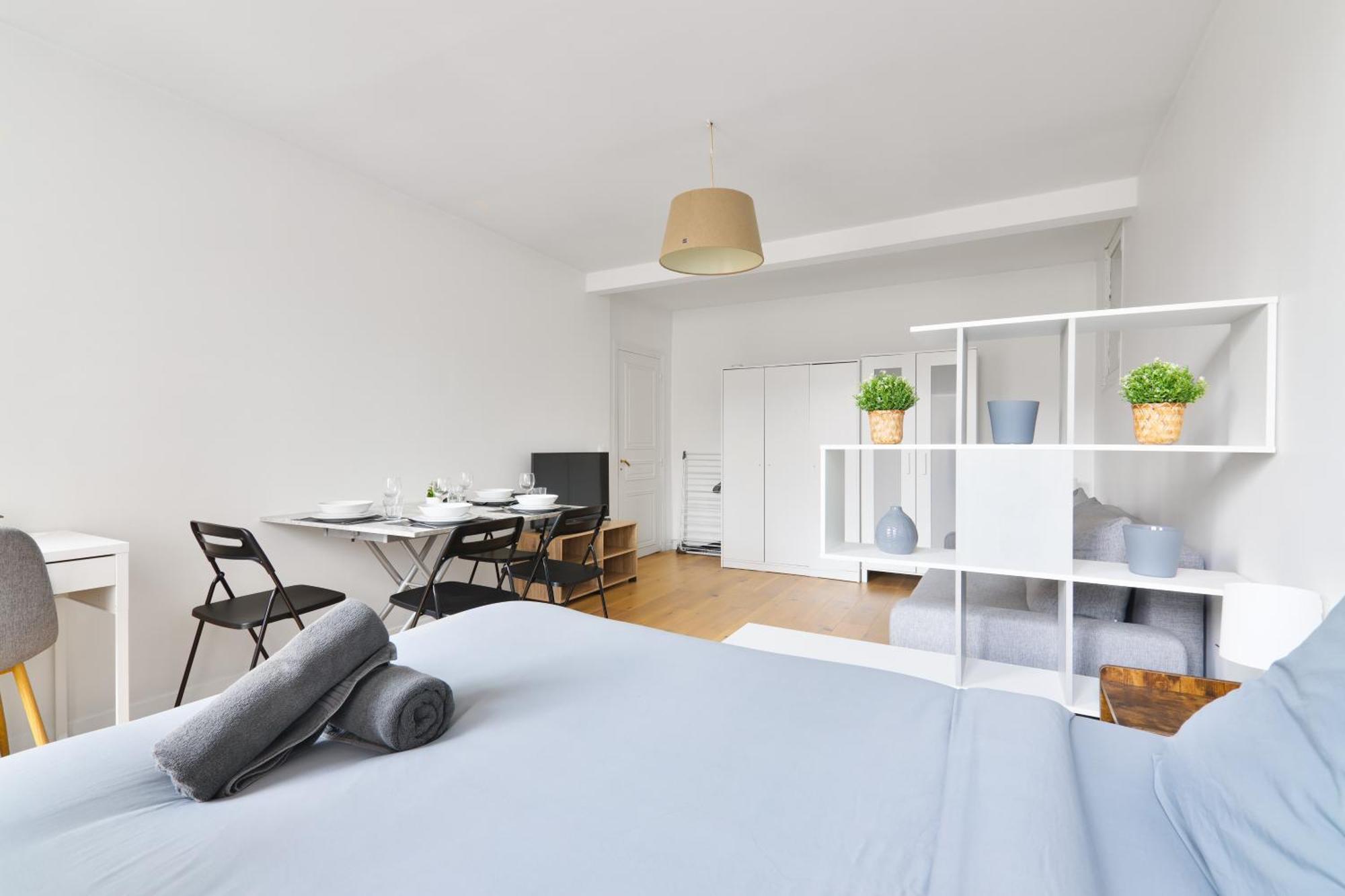- Quartier Champs-elysees 5 Free Netflix