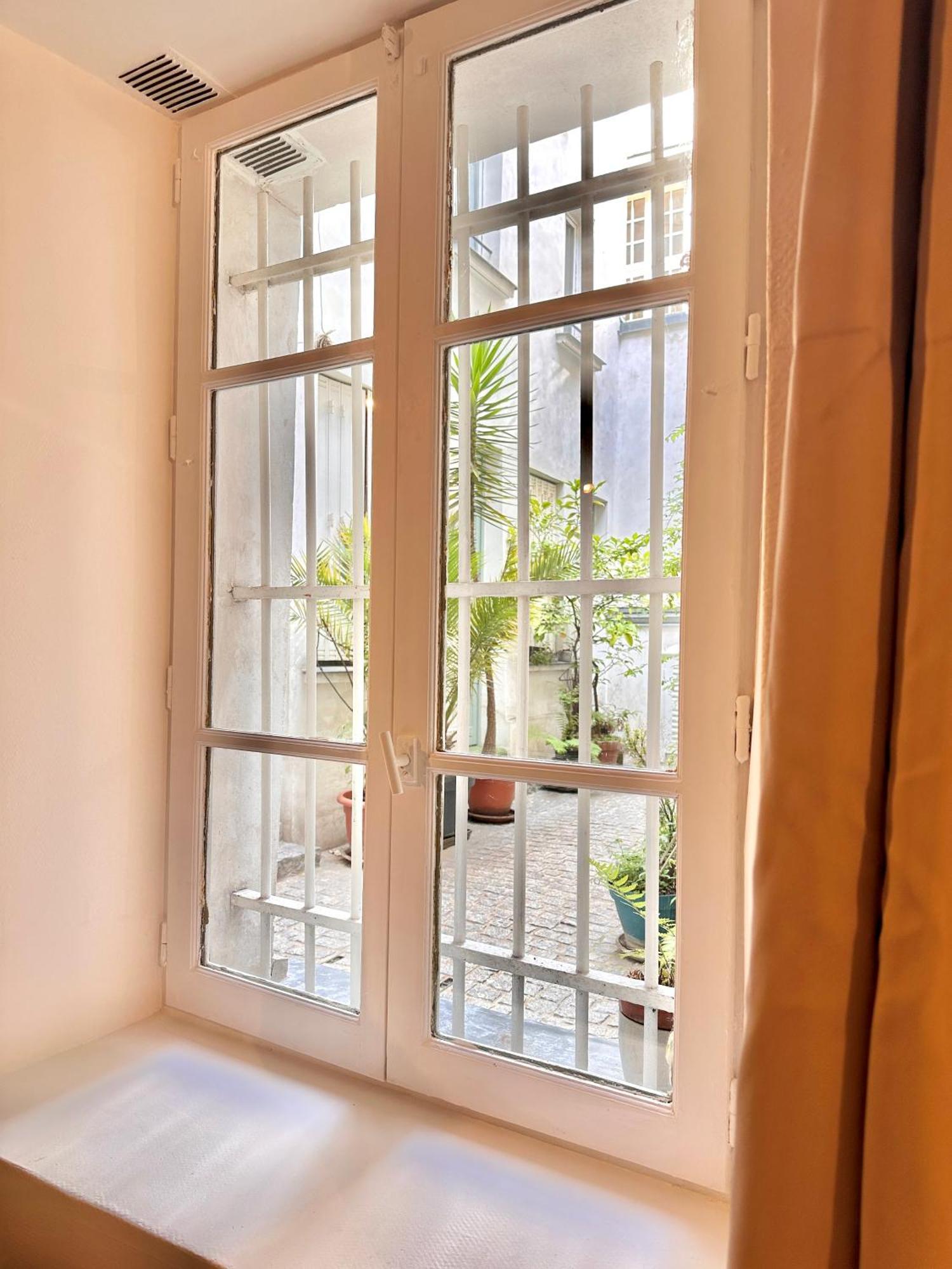 Cozy Near Marais On Rue Trousseau *