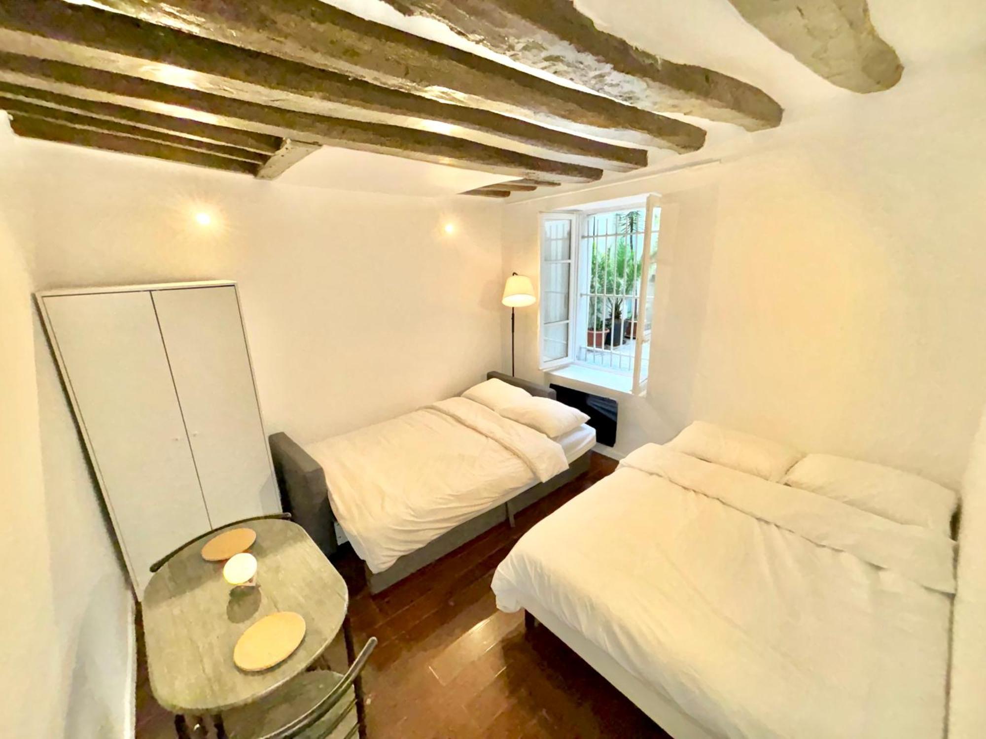 Bed & Breakfast Cozy Near Marais On Rue Trousseau Parigi