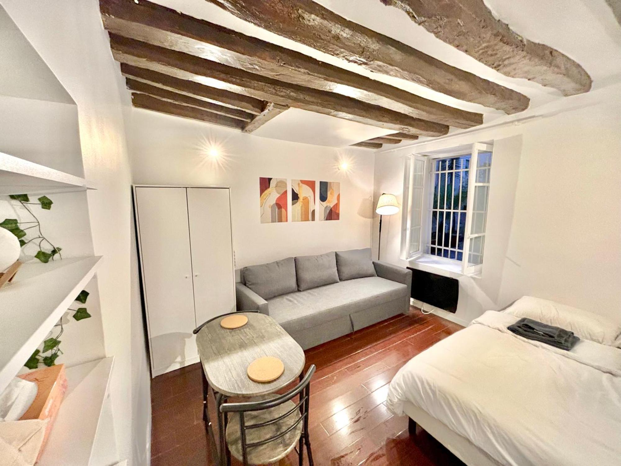 Bed & Breakfast Cozy Near Marais On Rue Trousseau