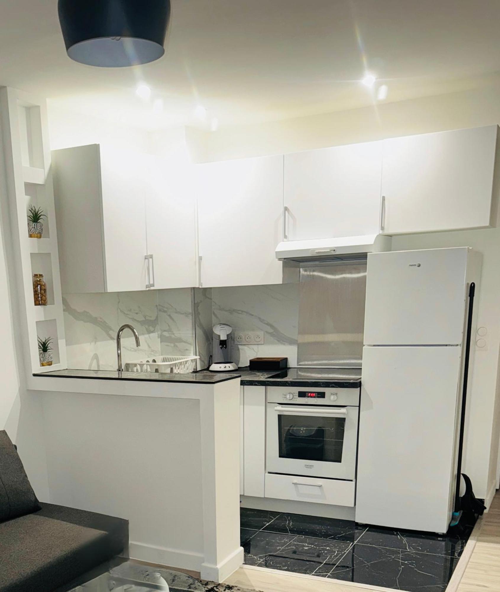 Appartamento Charmante F2 Au Coeur De 1er Parigi