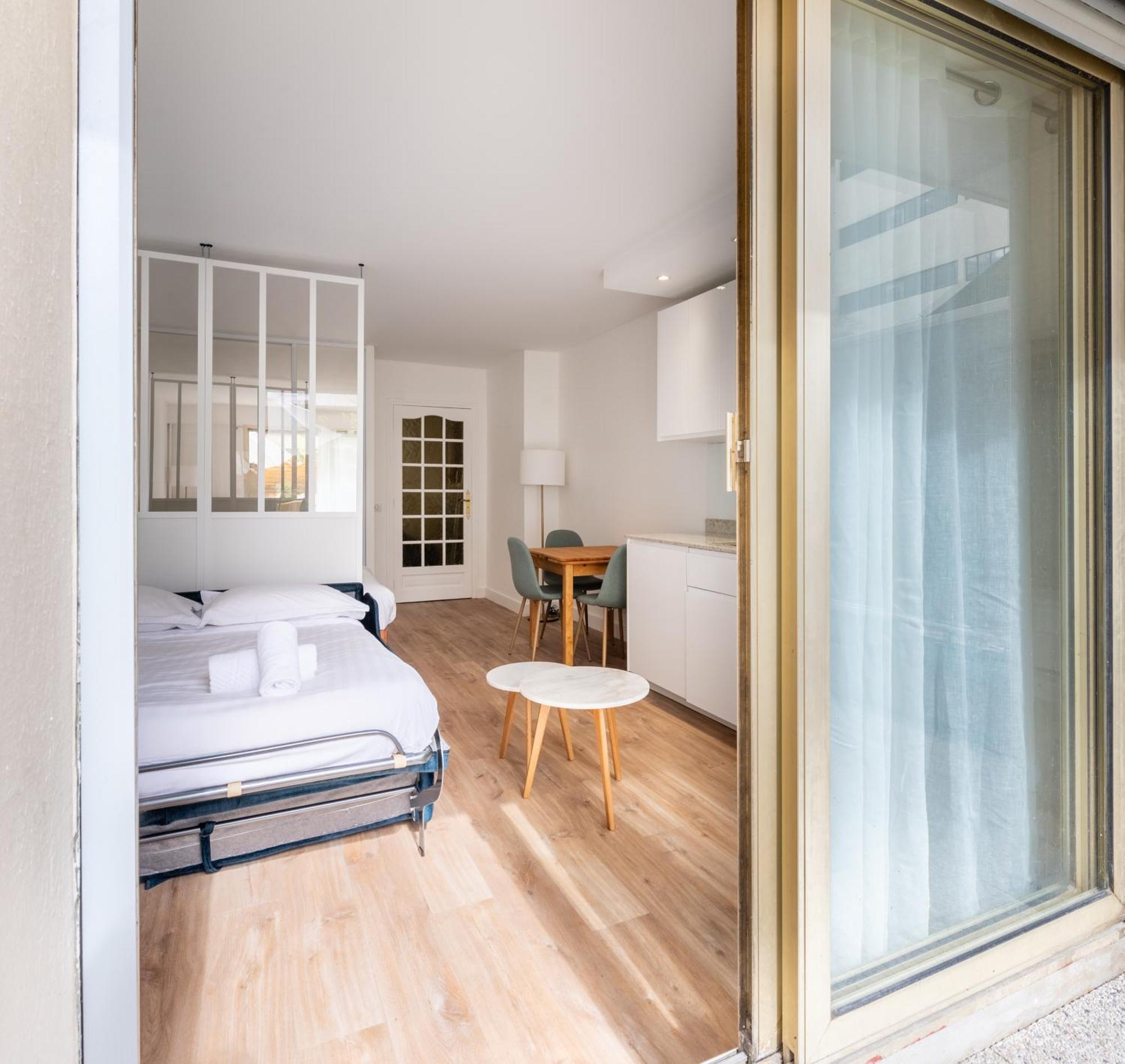 Stylish 1bd Flat With Patio Rue Des Petites Ecuries Appartamento *