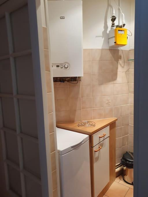 Joli Deux Pieces Au 14eme Arrondissement A Appartamento