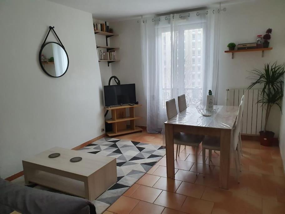 Joli Deux Pieces Au 14eme Arrondissement A Appartamento