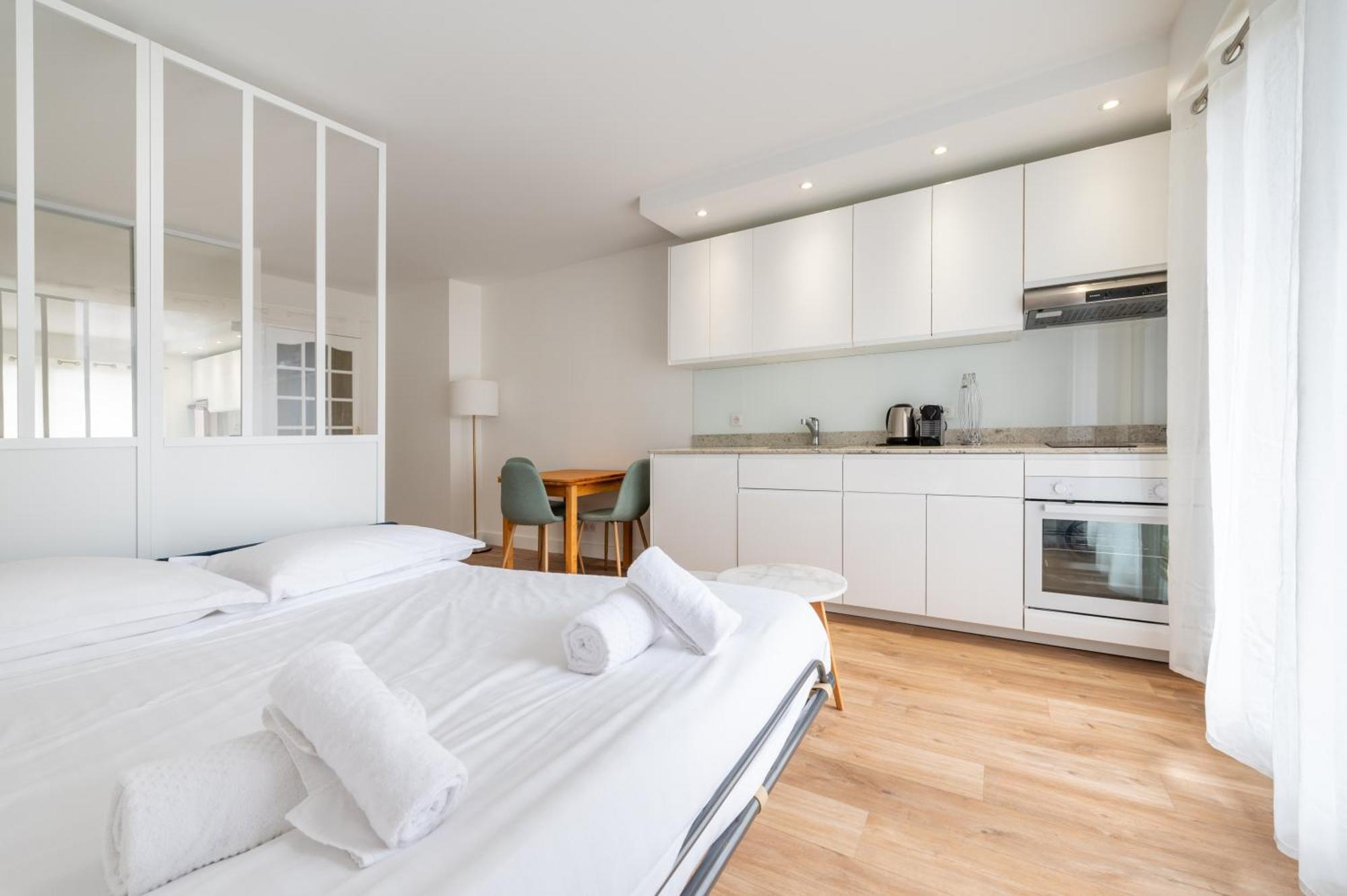 Stylish 1bd Flat With Patio Rue Des Petites Ecuries Appartamento *