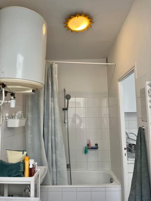 In Montmartre, Paris, Near Sacre-coeur Read Host Profile For Booking Alloggio in famiglia