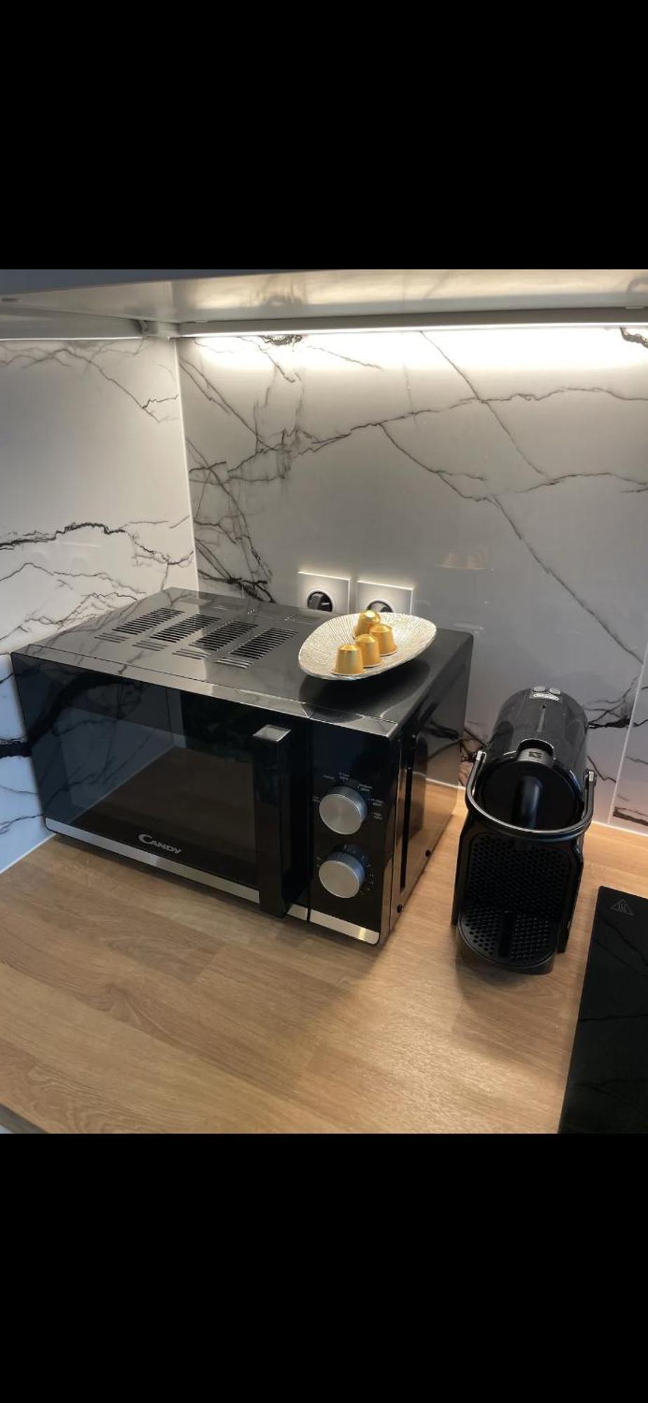 Moderne Au Coeur Du 8e Parigi