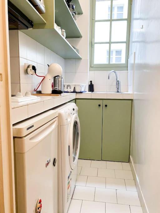 Piece Cosy A 5 Min De La Tour Eiffel A Pied Apartment