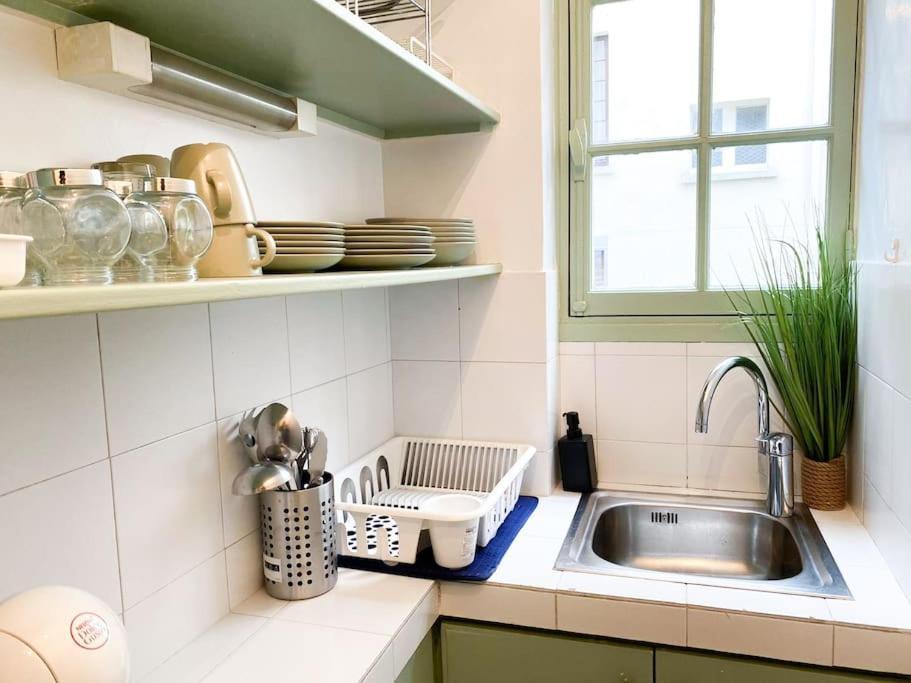 Piece Cosy A 5 Min De La Tour Eiffel A Pied Apartment Paris