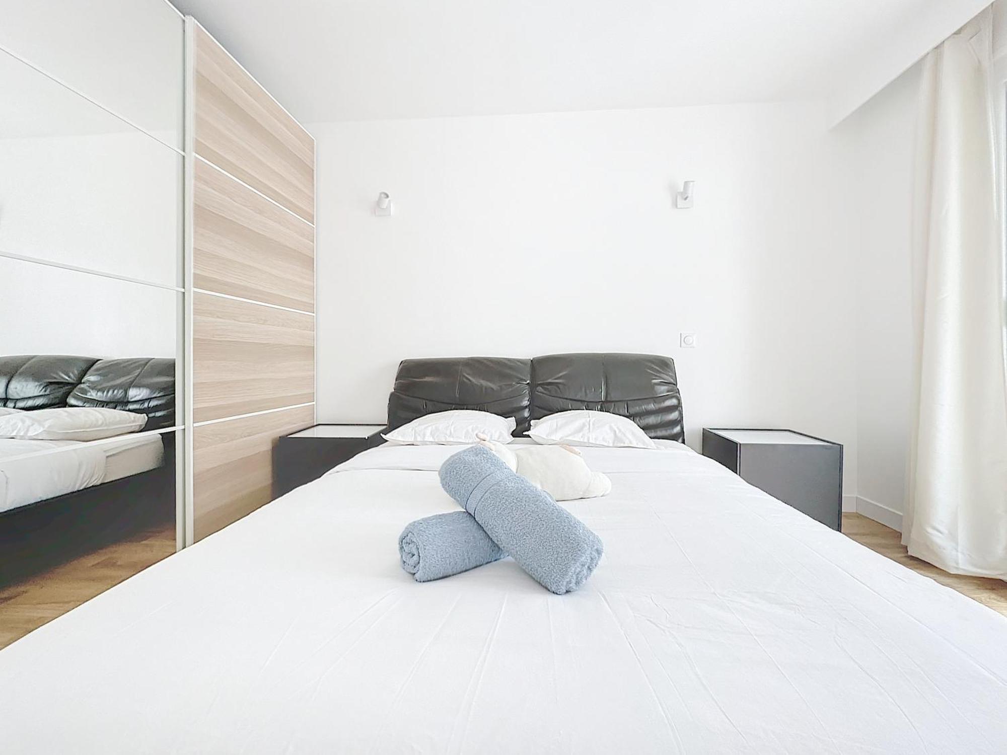 114 - Renove De Luxe Pour 4 Personnes * Parigi