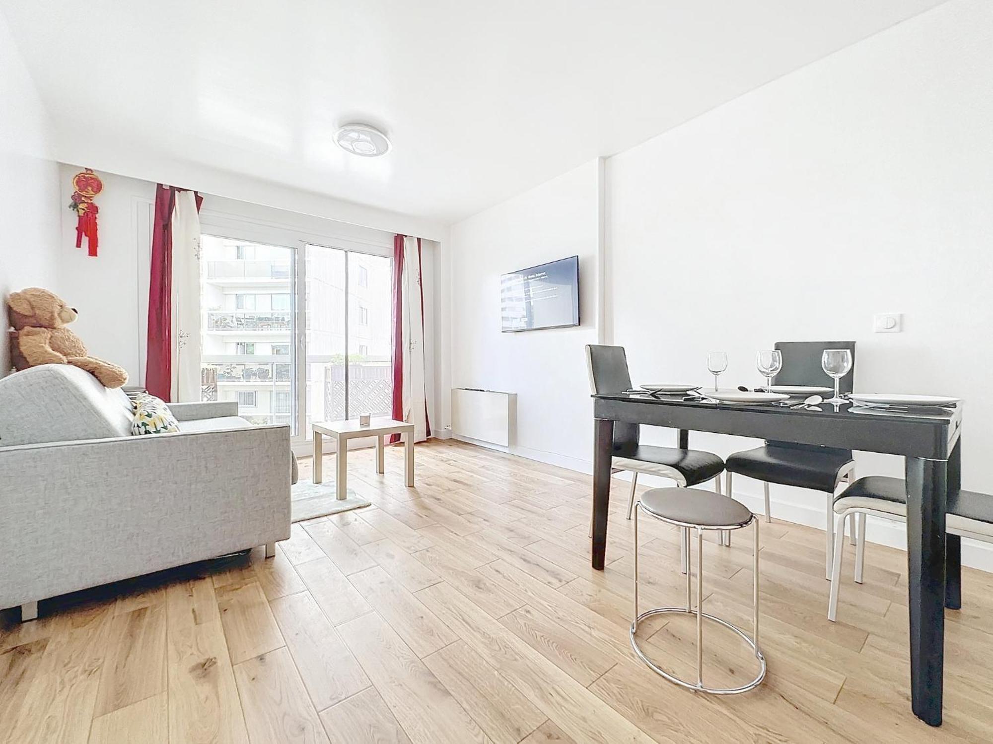 114 - Renove De Luxe Pour 4 Personnes Parigi