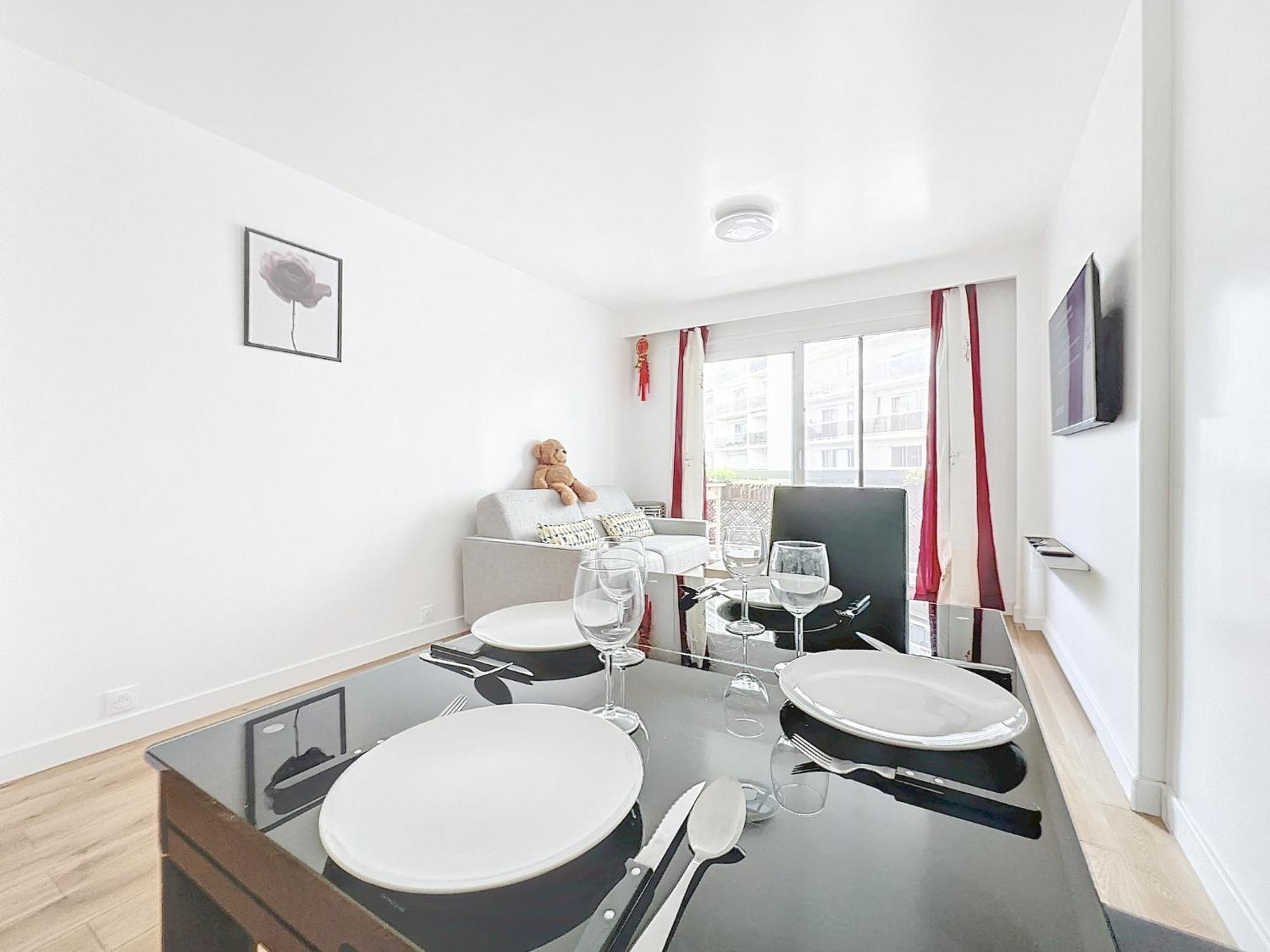 114 - Renove De Luxe Pour 4 Personnes Parigi
