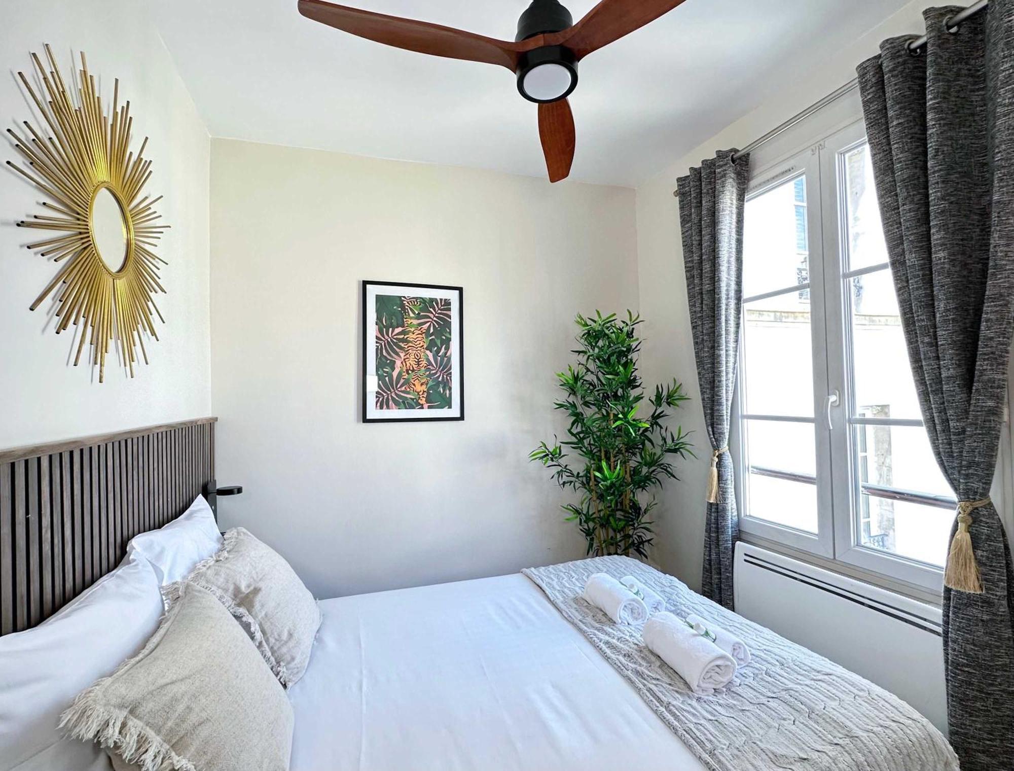 1579 - Eiffel Tower Gem, Stylish & Unique Apartment