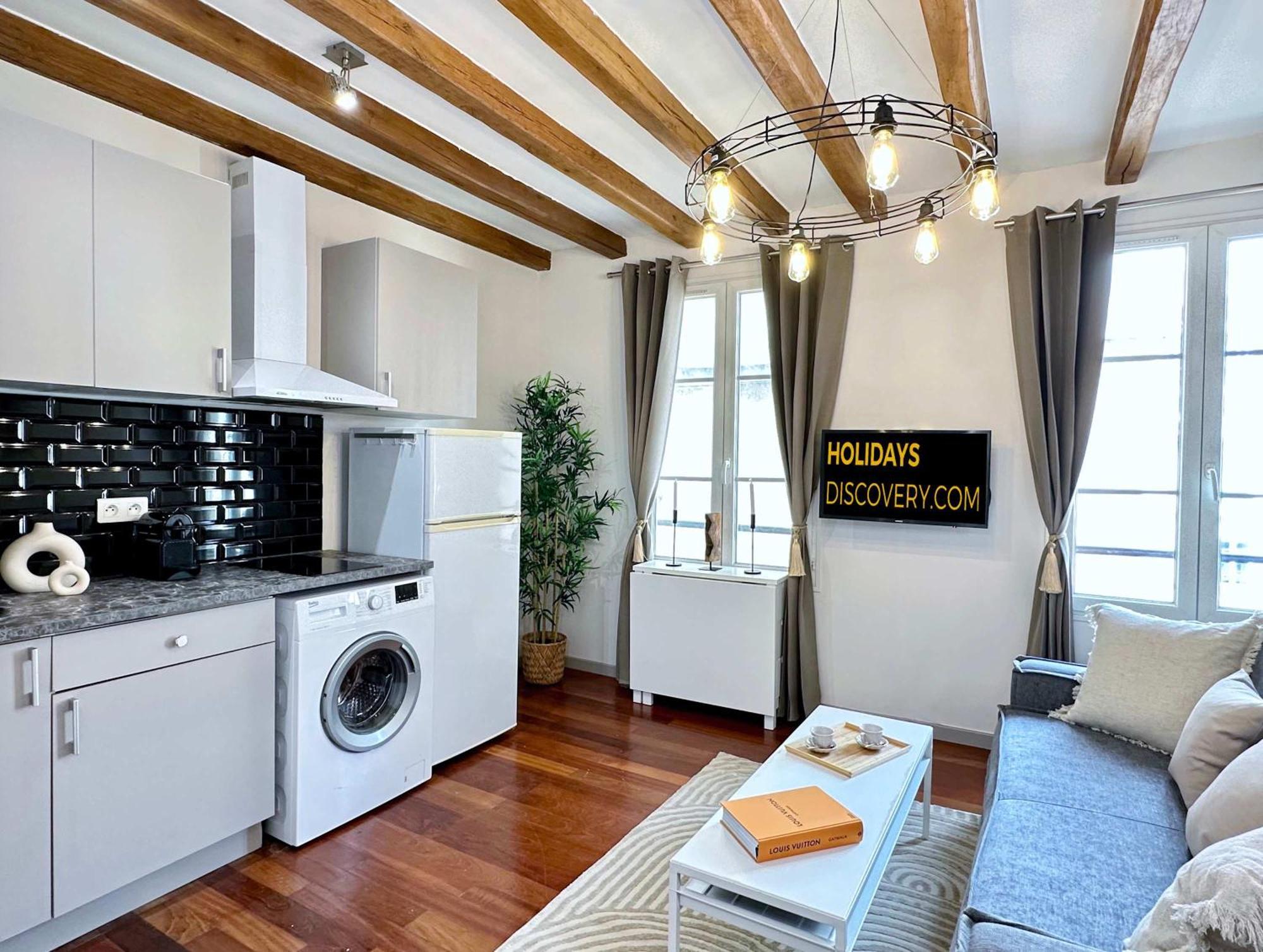 Apartment 1579 - Eiffel Tower Gem, Stylish & Unique