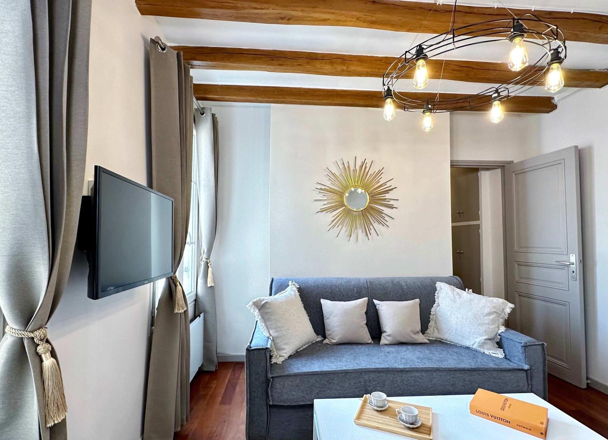 Apartment 1579 - Eiffel Tower Gem, Stylish & Unique *