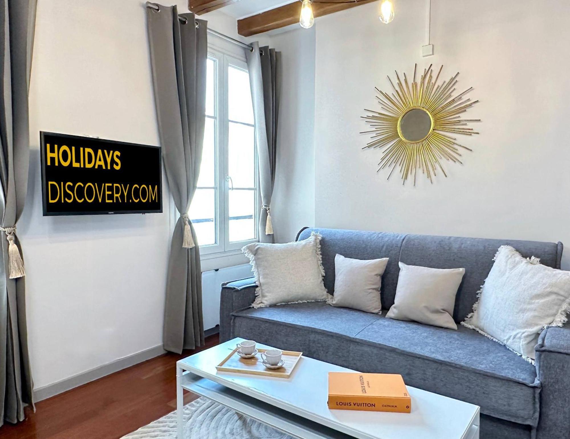 1579 - Eiffel Tower Gem, Stylish & Unique Apartment Paris