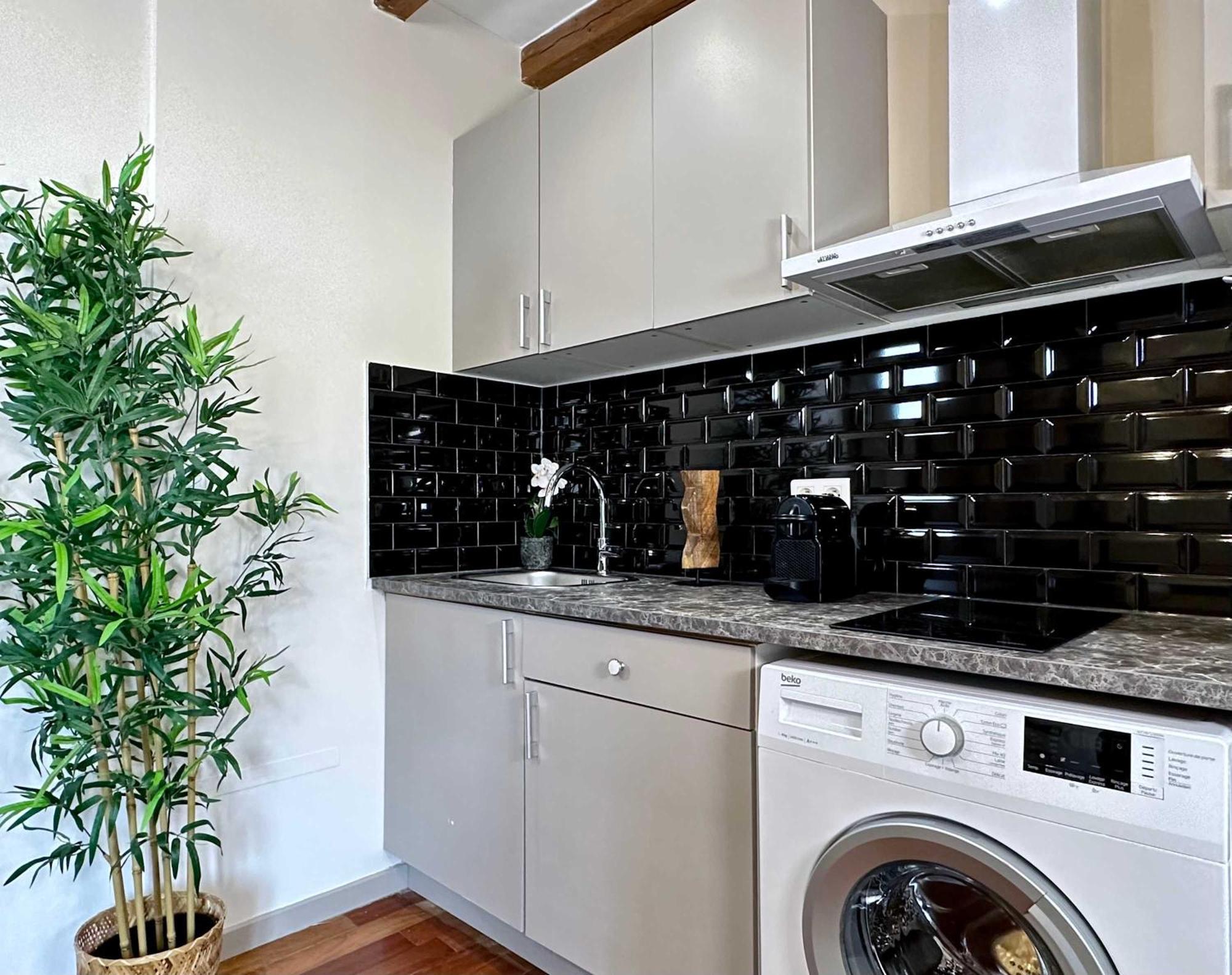 Apartment 1579 - Eiffel Tower Gem, Stylish & Unique Paris