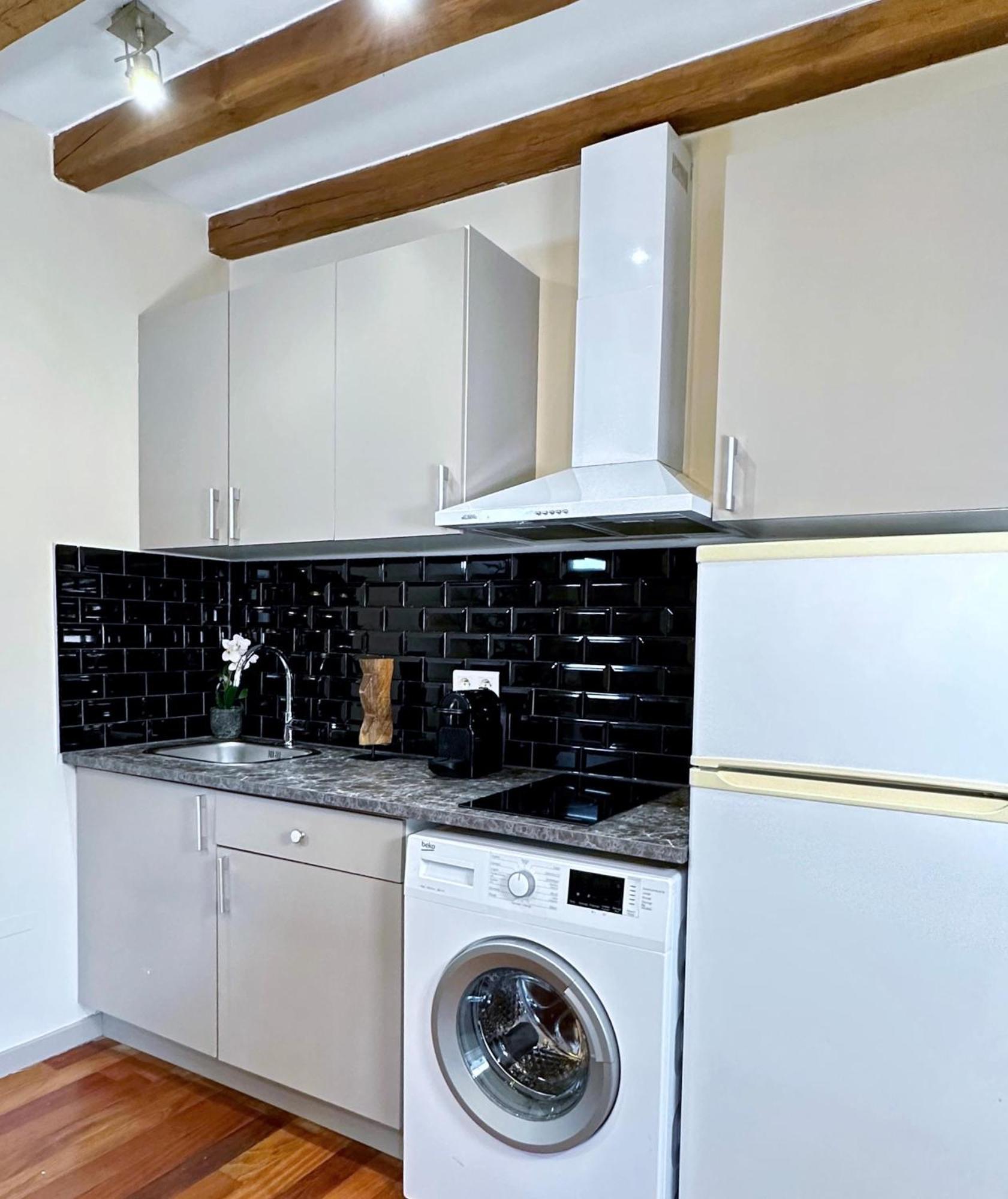 Apartment 1579 - Eiffel Tower Gem, Stylish & Unique