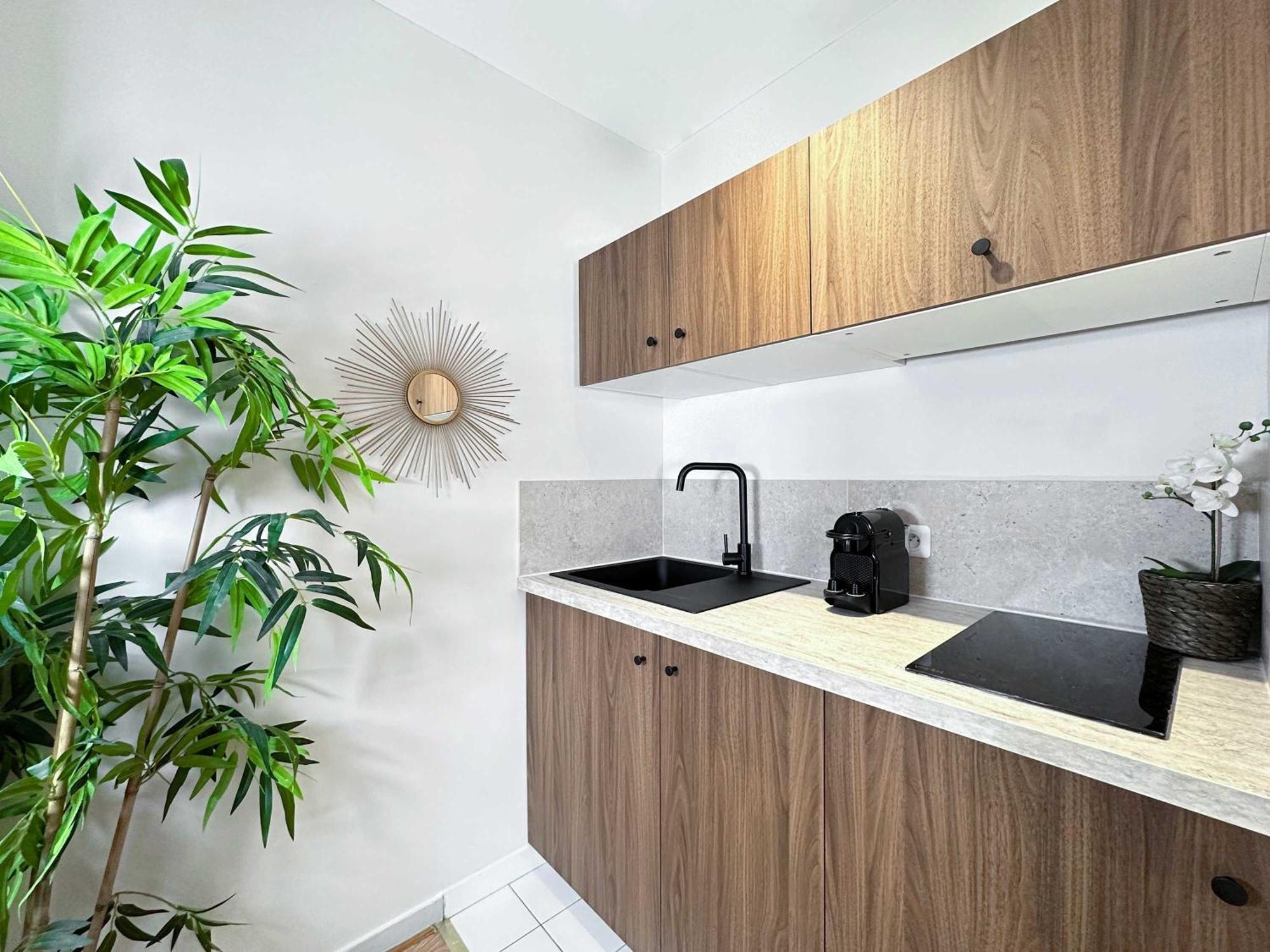 Perfect In Louvre Area Apartment Paris