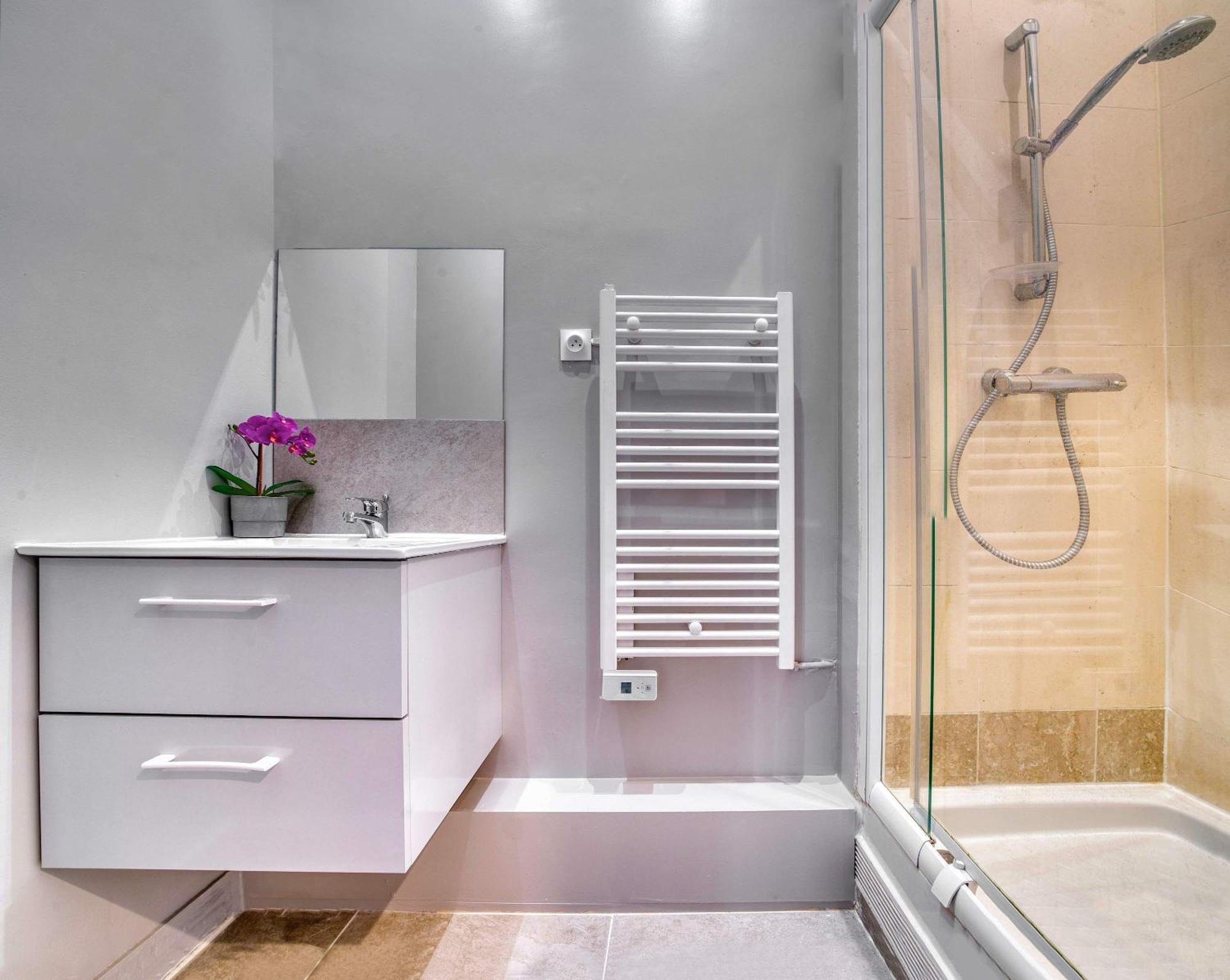 Renovated Champs-elysees Retreat Apartment