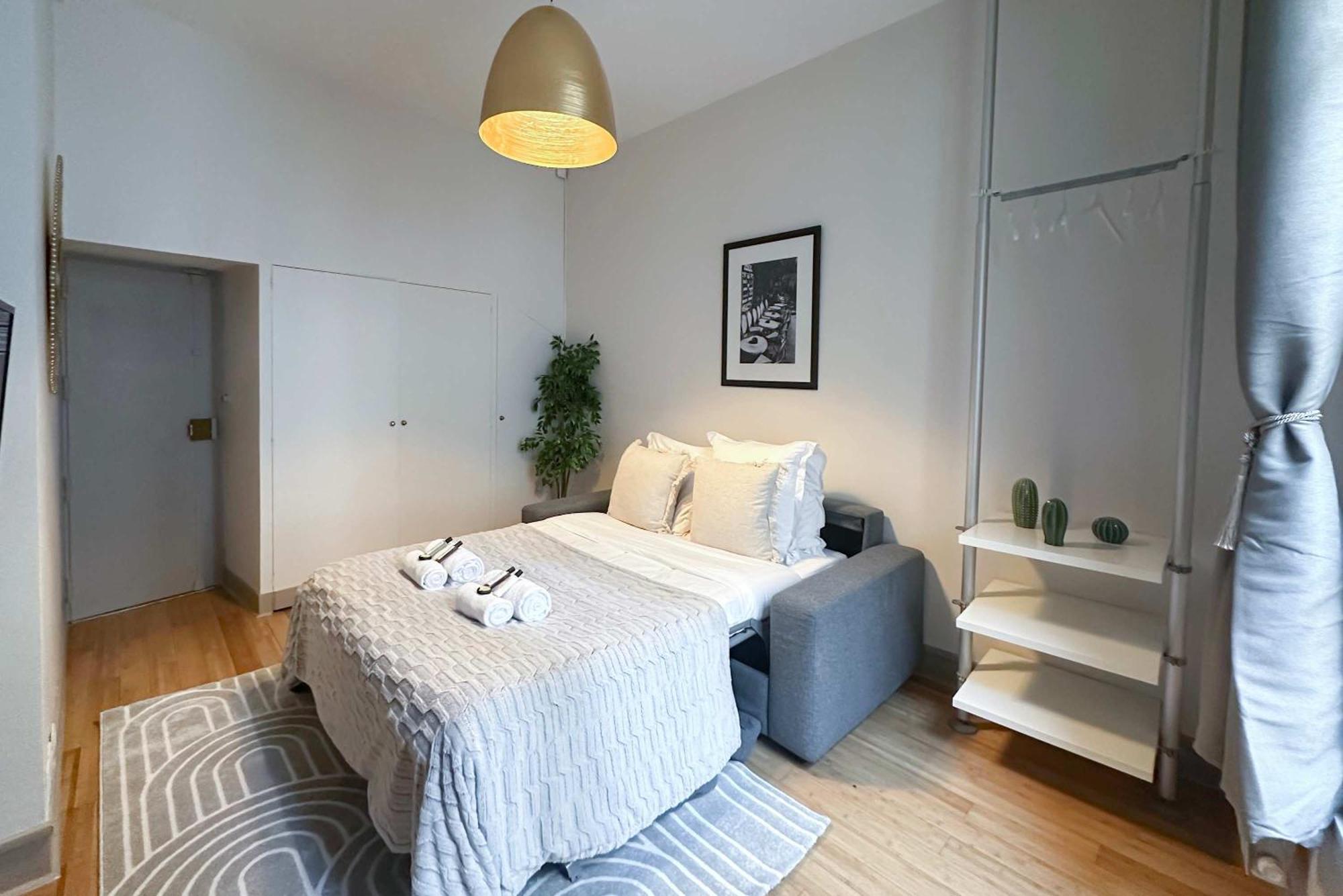 Renovated Champs-elysees Retreat *