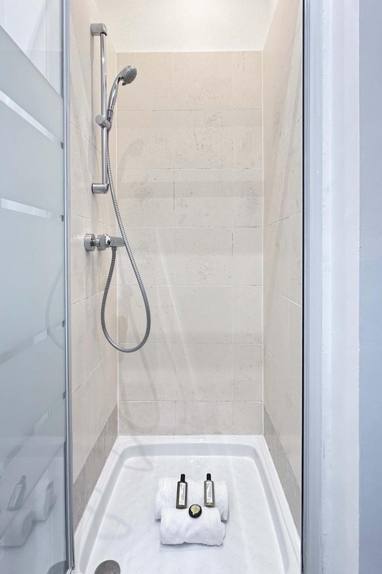 Renovated Champs-elysees Retreat Apartment *