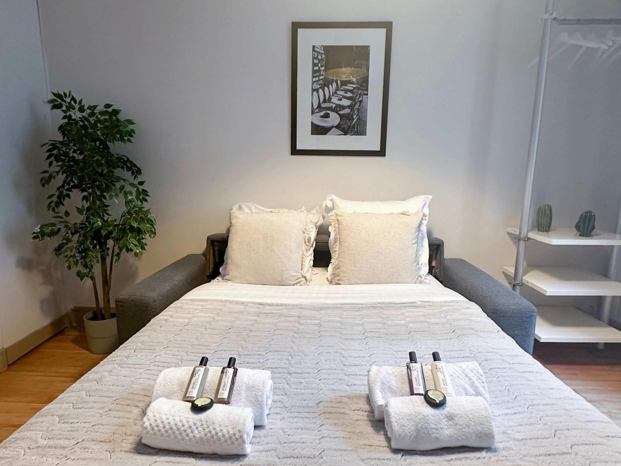 Apartment Renovated Champs-elysees Retreat Paris