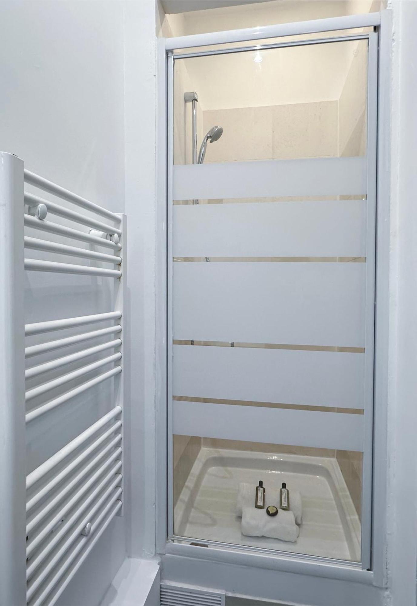 Renovated Champs-elysees Retreat Paris