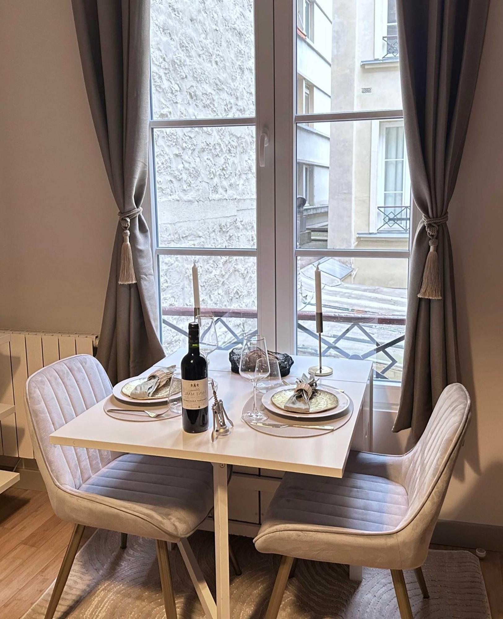 Renovated Champs-elysees Retreat Apartment Paris