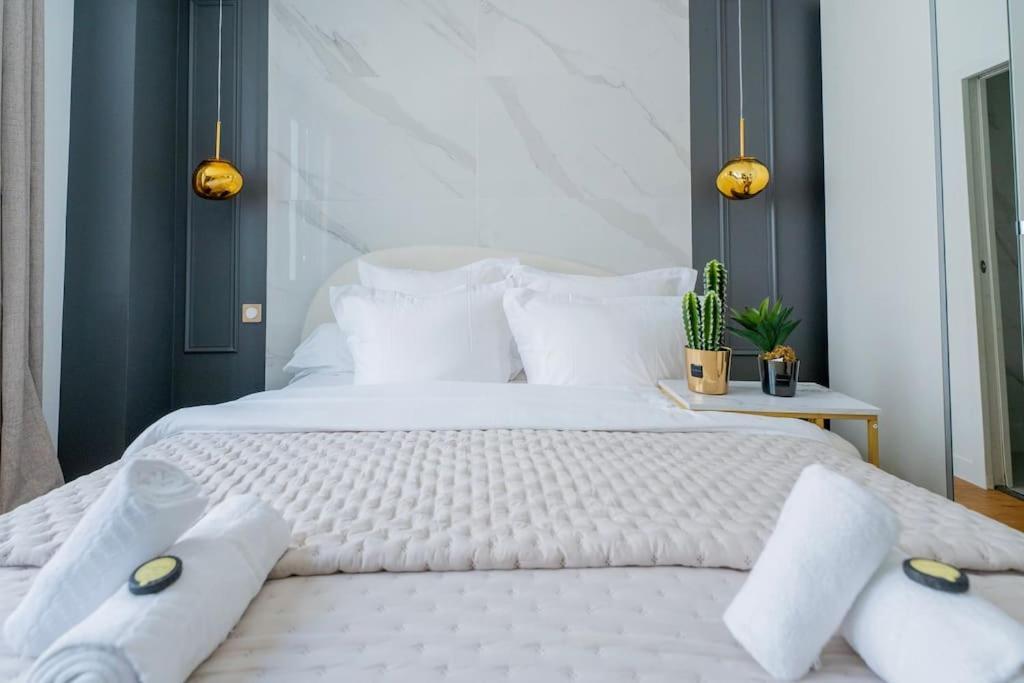 Luxurious With Stylish Design And Comfort - 104 * Parigi