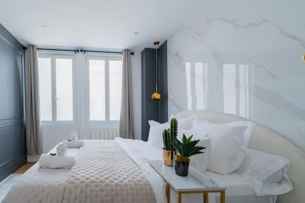 Luxurious With Stylish Design And Comfort - 104
