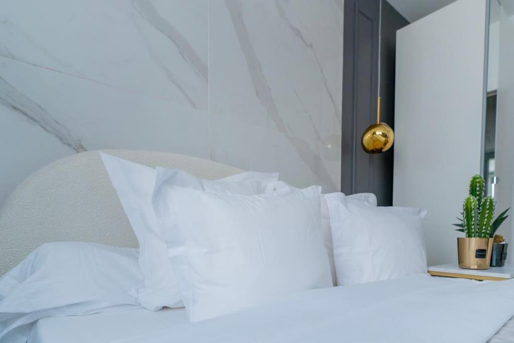 Luxurious With Stylish Design And Comfort - 104 * Parigi
