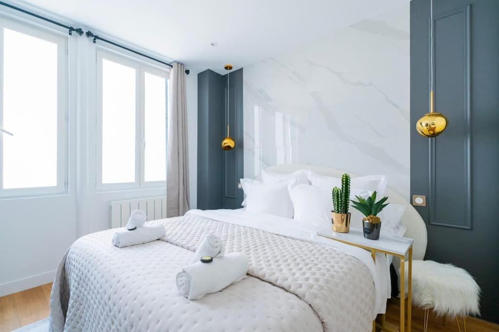 Luxurious With Stylish Design And Comfort - 104
