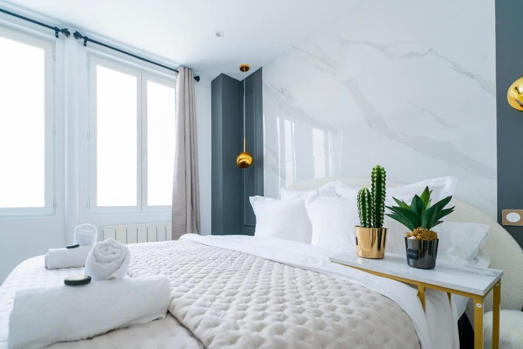 Luxurious With Stylish Design And Comfort - 104 Parigi