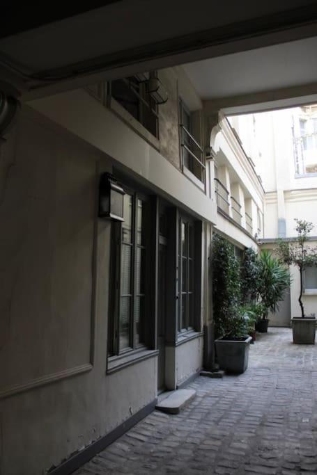 Calm And * Parigi