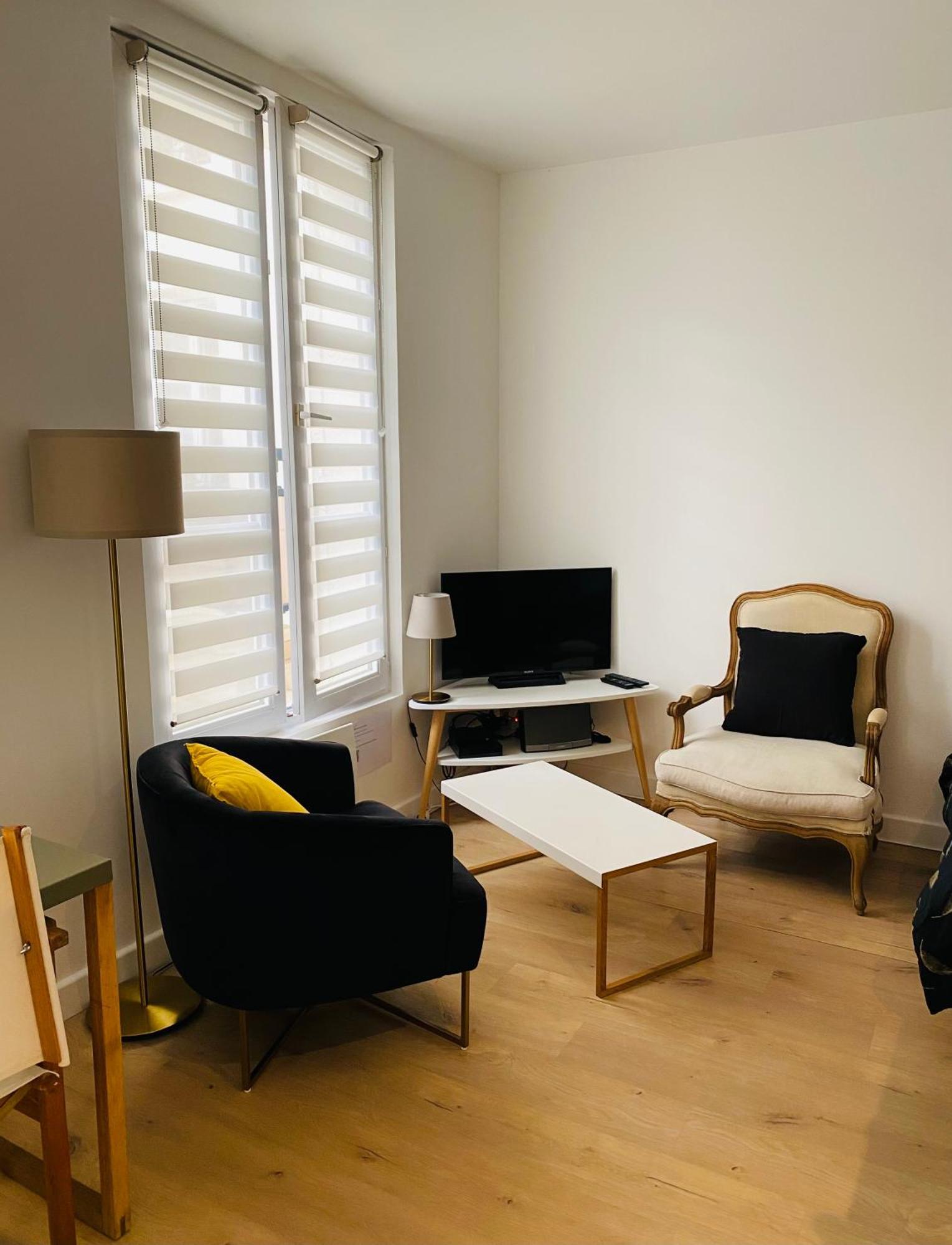 Entier Aux Abbesses - Montmartre - Flat In Montmartre