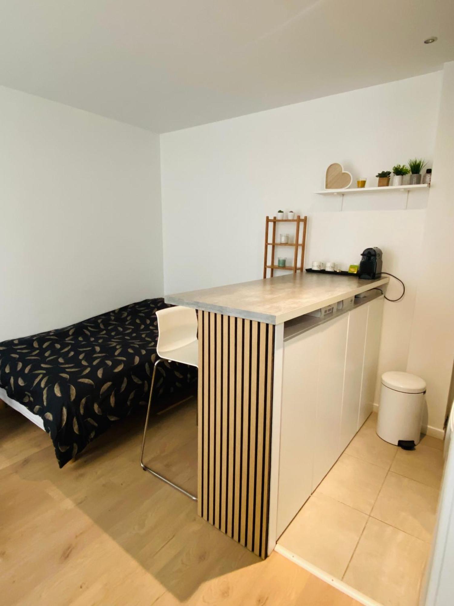 Apartment Entier Aux Abbesses - Montmartre - Flat In Montmartre