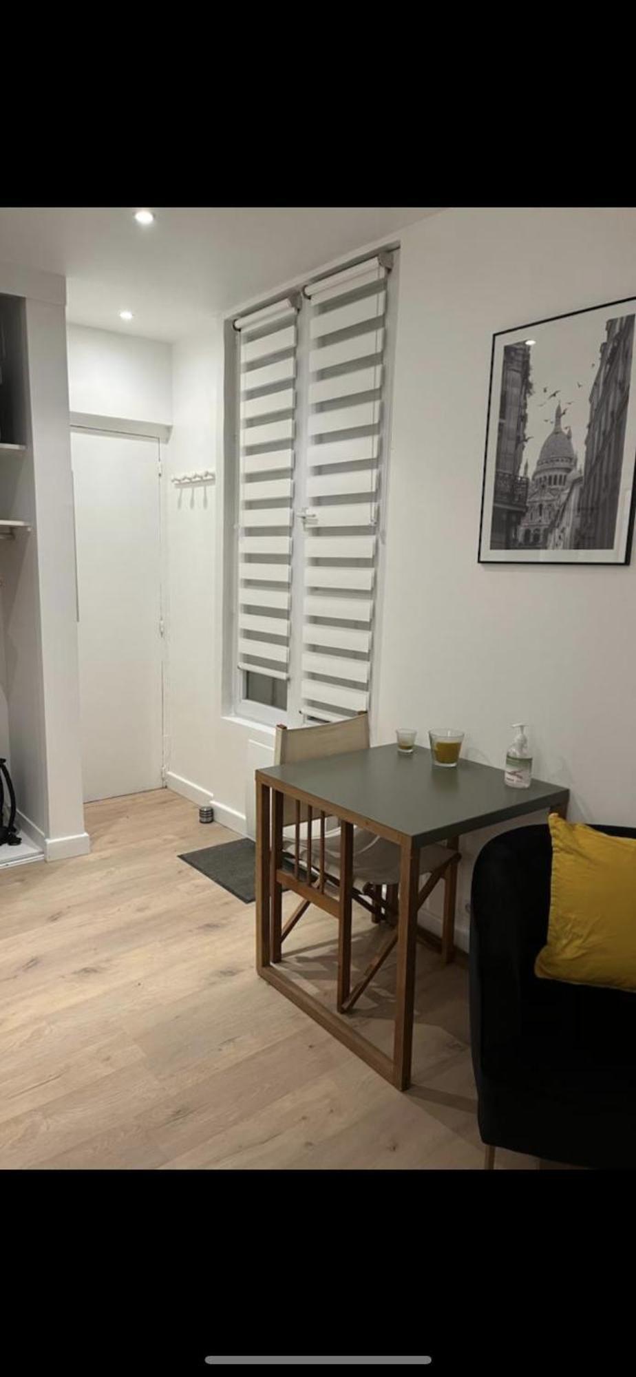 Entier Aux Abbesses - Montmartre - Flat In Montmartre Apartment Paris