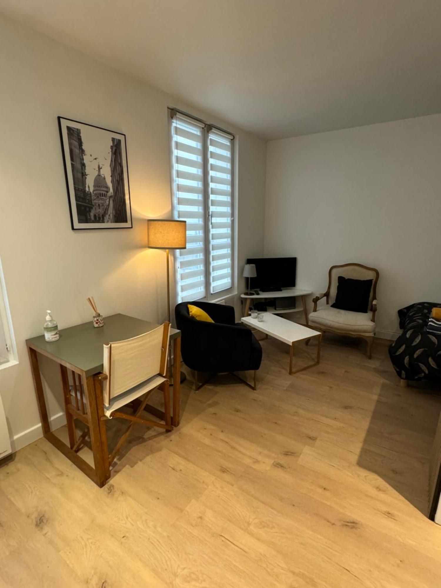 Entier Aux Abbesses - Montmartre - Flat In Montmartre *