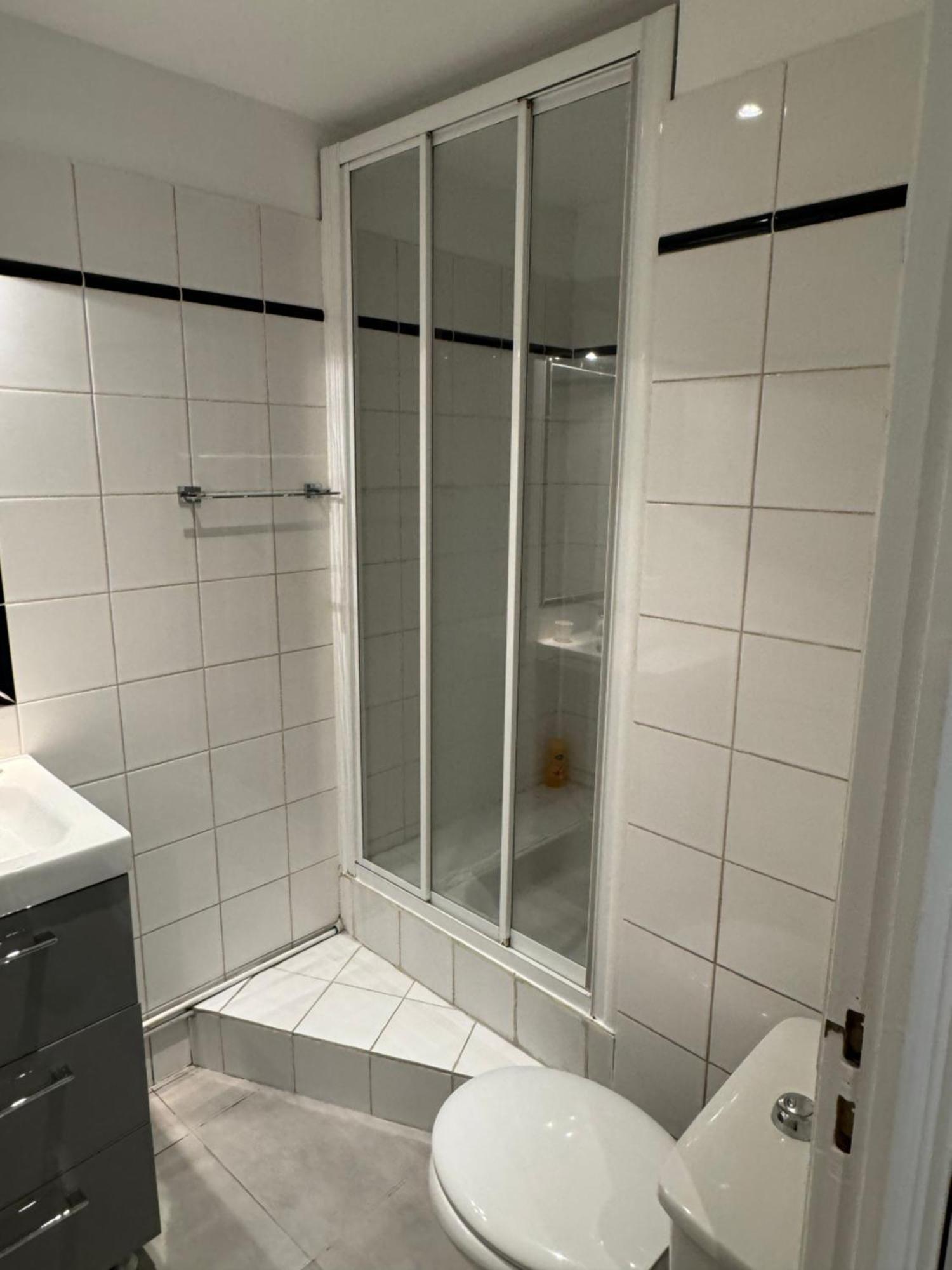 Entier Aux Abbesses - Montmartre - Flat In Montmartre * Paris