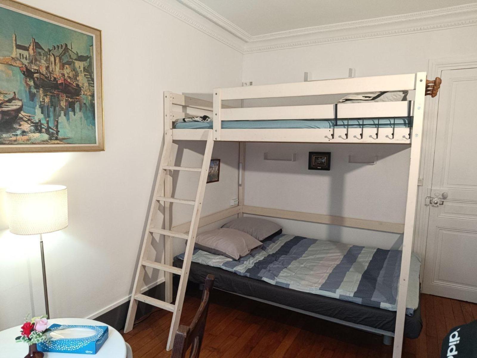 Hostel Privees Dans Un De 2 Pieces A 13e Paris