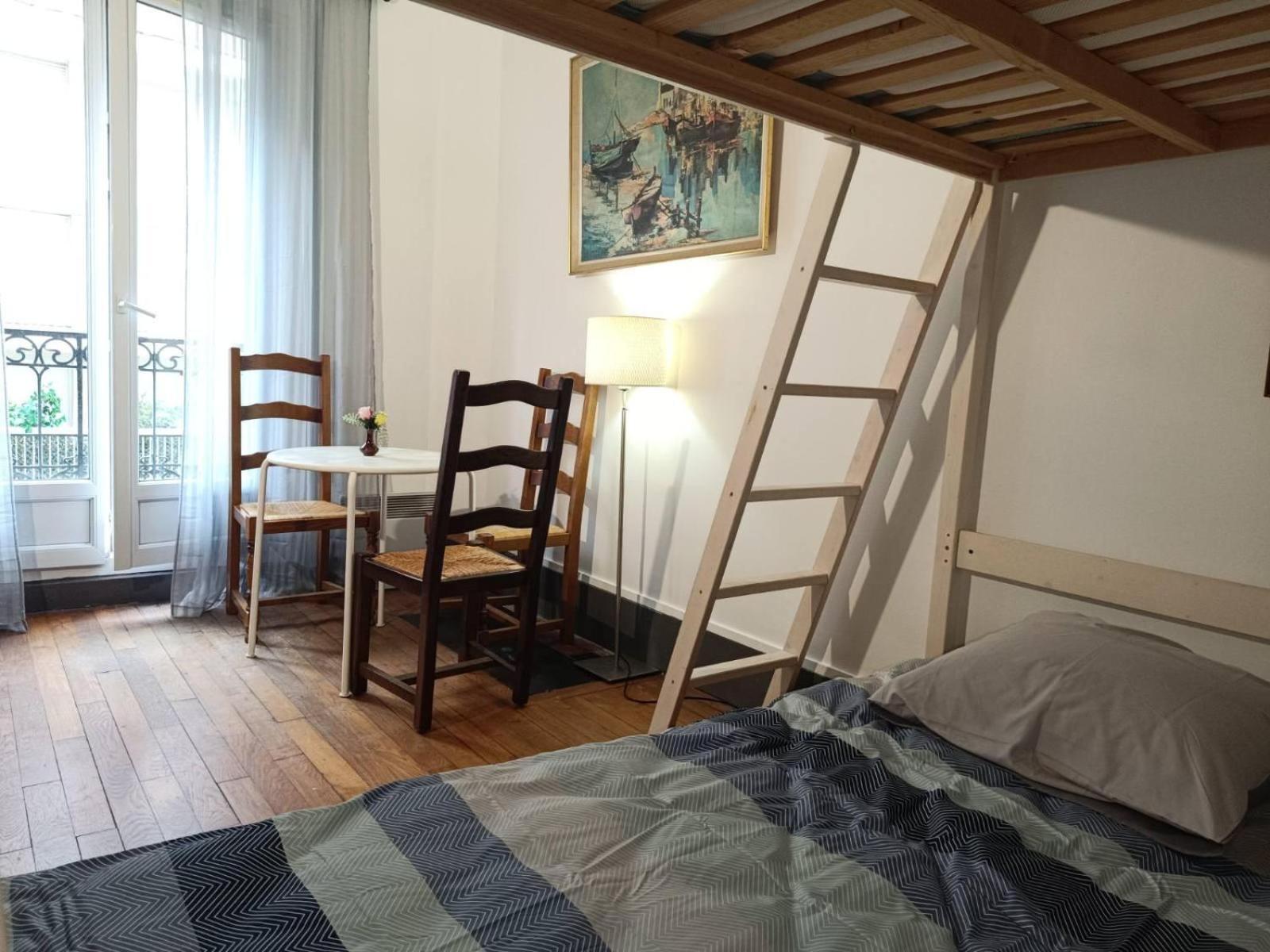Privees Dans Un De 2 Pieces A 13e * Paris