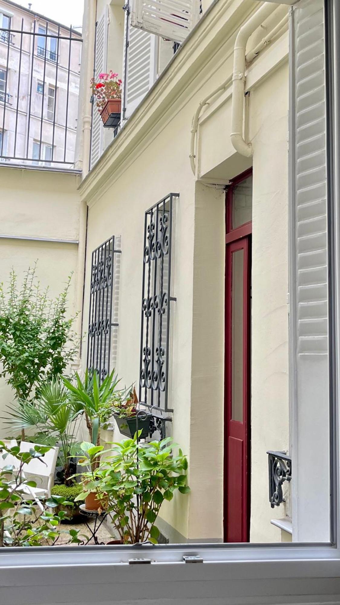 In Montmartre, Paris, Near Sacre-coeur Read Host Profile For Booking Alloggio in famiglia
