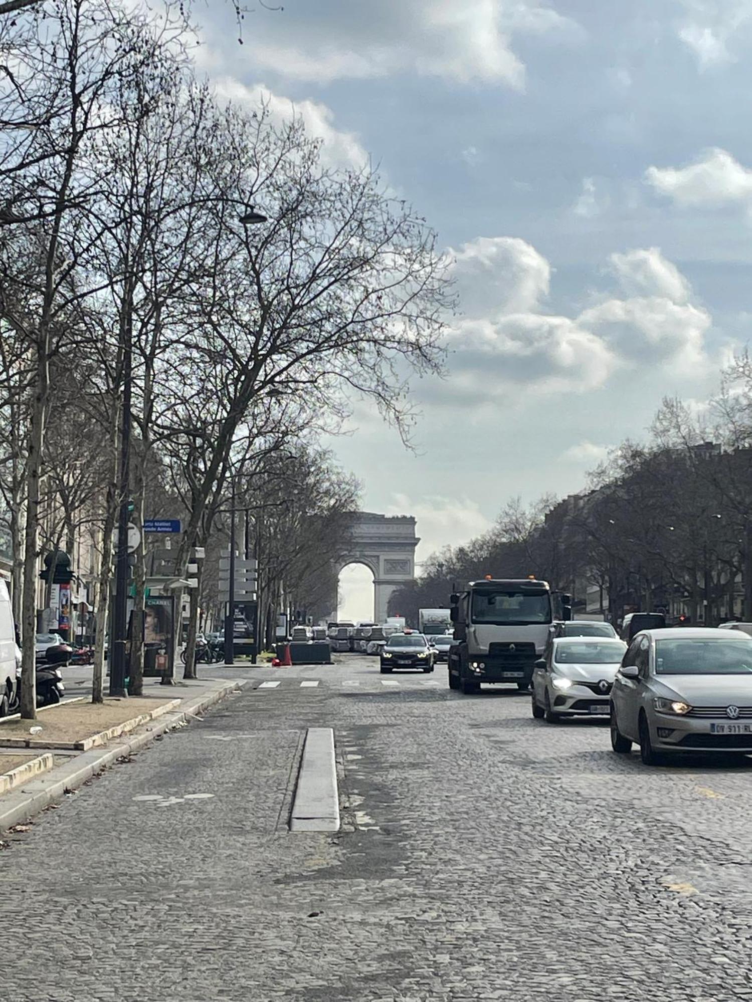 Privee, Sdb Partage, Arc De Triomphe, Metro 1, T3b, Rer C E A Alloggio in famiglia *