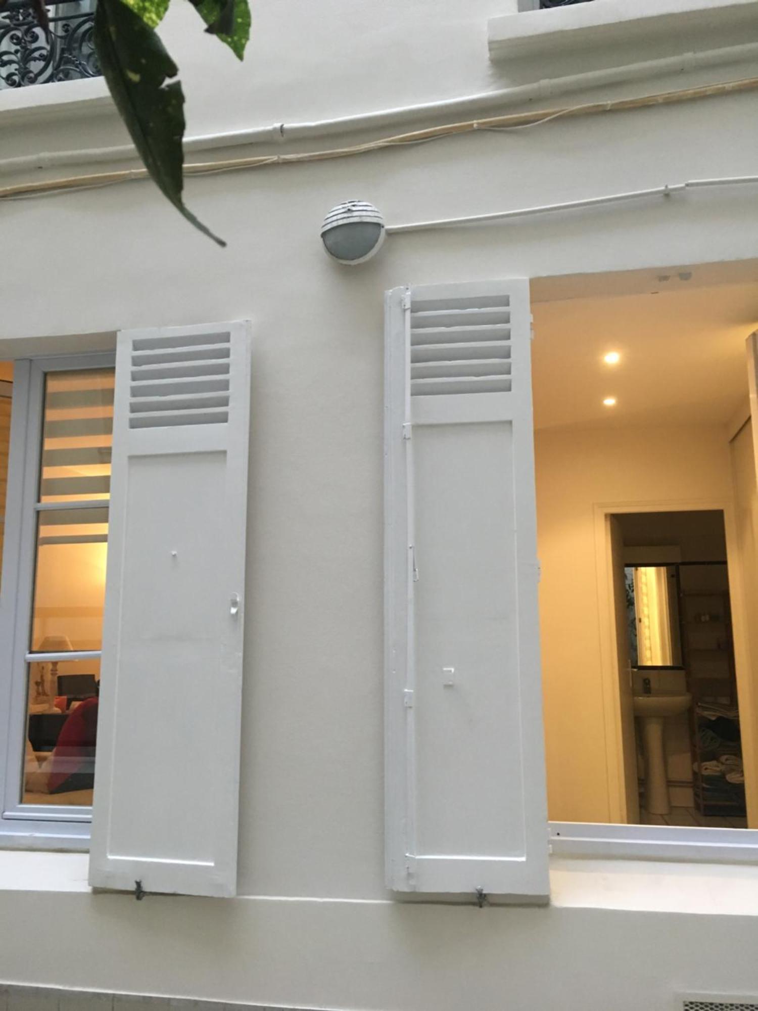 Entier Aux Abbesses - Montmartre - Flat In Montmartre Apartment