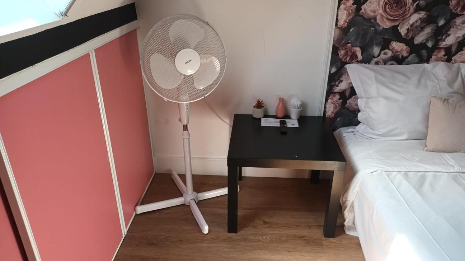 Charming Studio In A Prestigious Neighborhood 6th Floor, No Elevator Apartment *