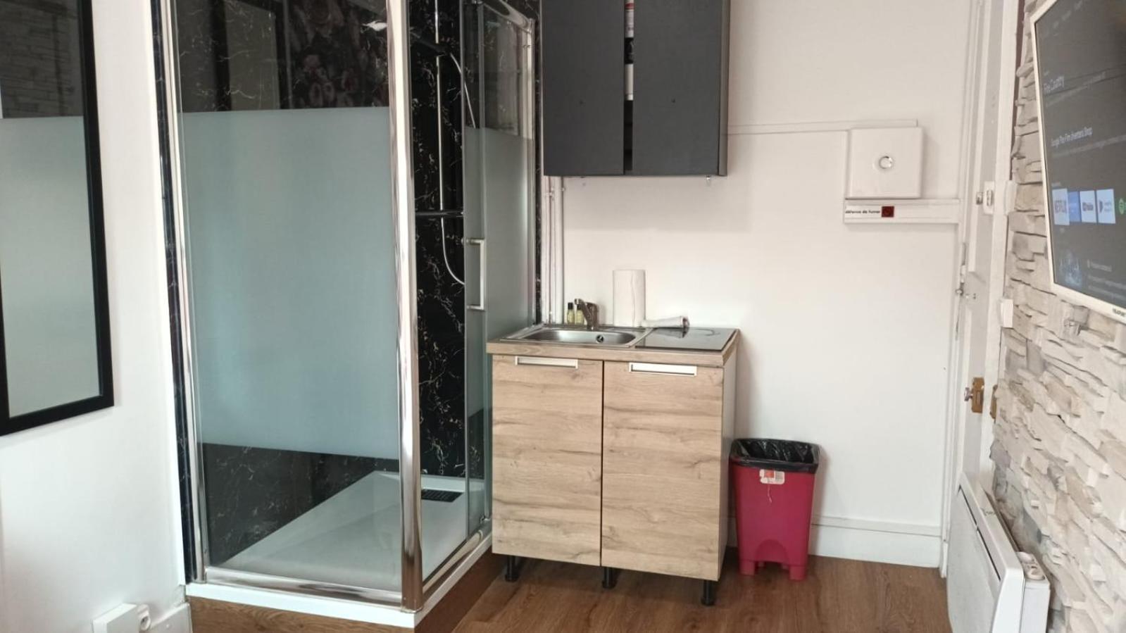 Charming Studio In A Prestigious Neighborhood 6th Floor, No Elevator Apartment