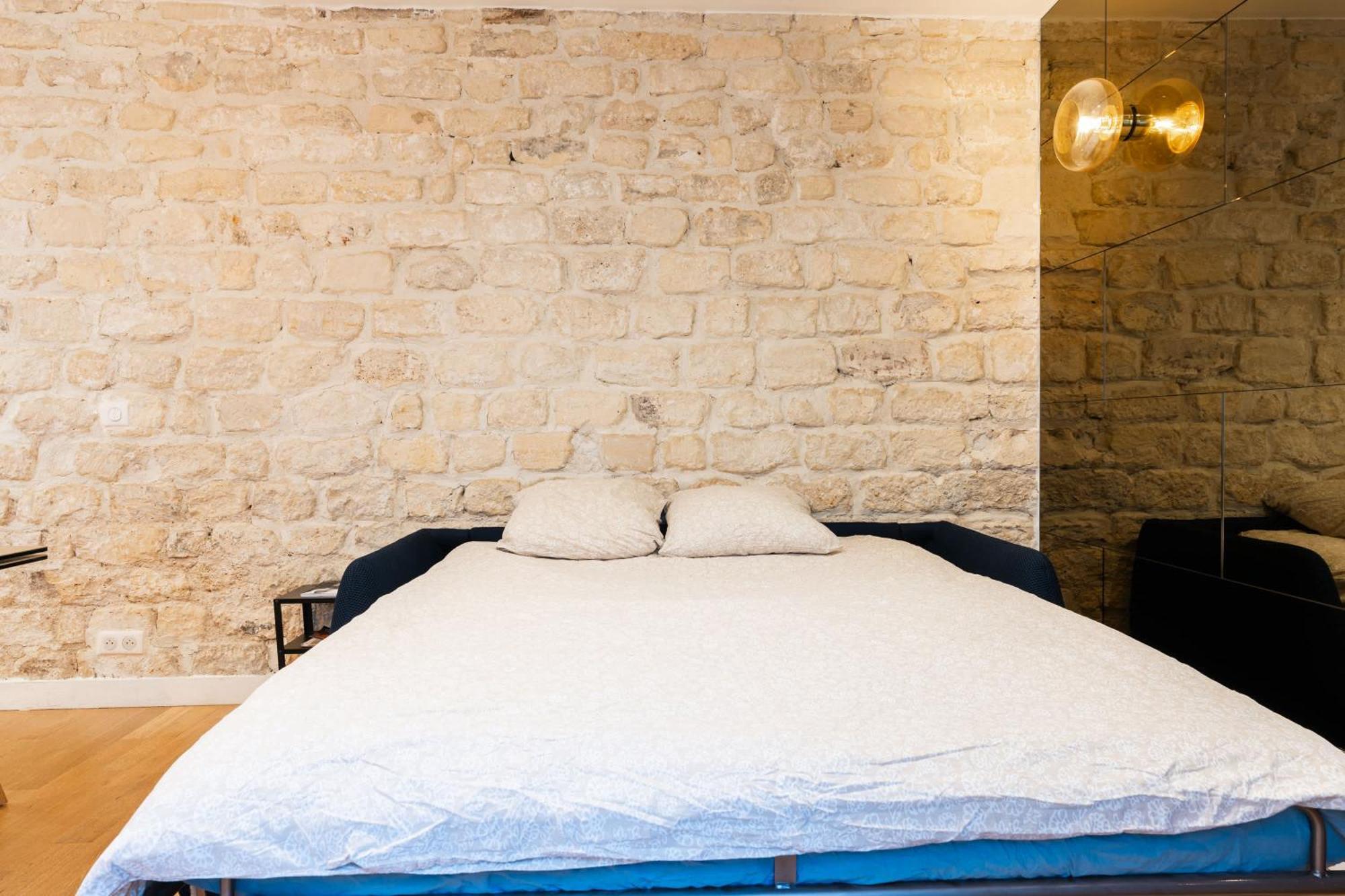 Loft 4 Bedroom Montmartre Pigalle Ac By Lcc Agency Parigi