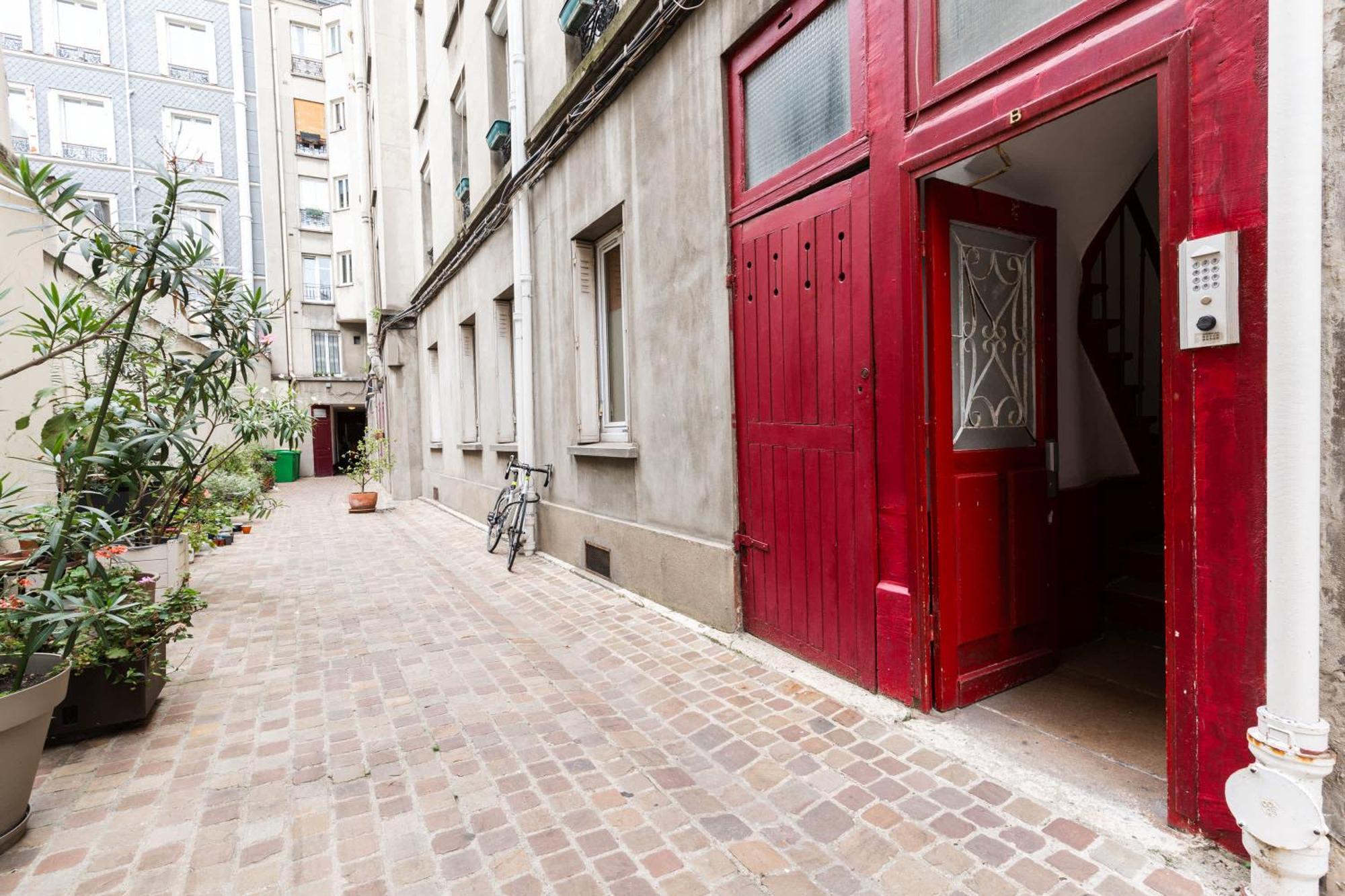 Loft 4 Bedroom Montmartre Pigalle Ac By Lcc Agency *