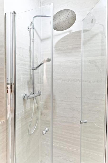 Petit Confortable & Tranquille 17eme Apartment